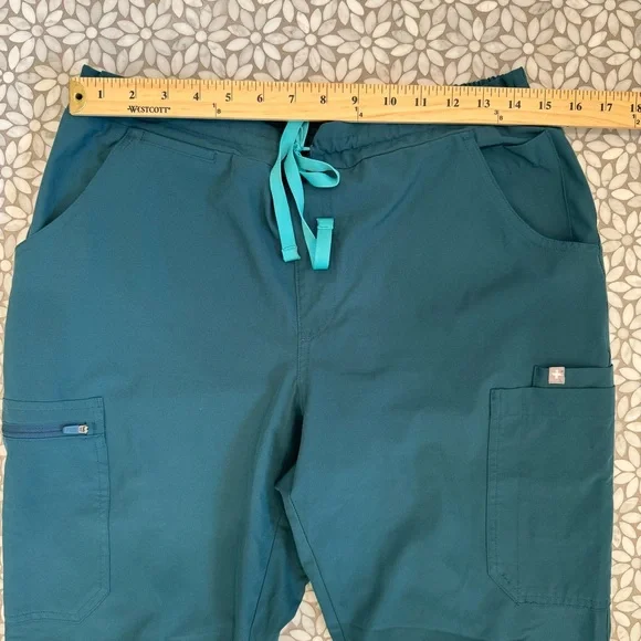 Women's Figs Yola FionLite Skinny Scrub Pants in Caribbean Blue, Size M - Picture 7 of 10